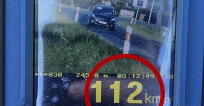 Dwa fordy, dwa identyczne wykroczenia drogowe i dwa zatrzymane prawa jazdy w niespełna pół godziny