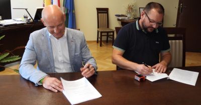 Podpisano umowę na przebudowę drogi w Świerczach